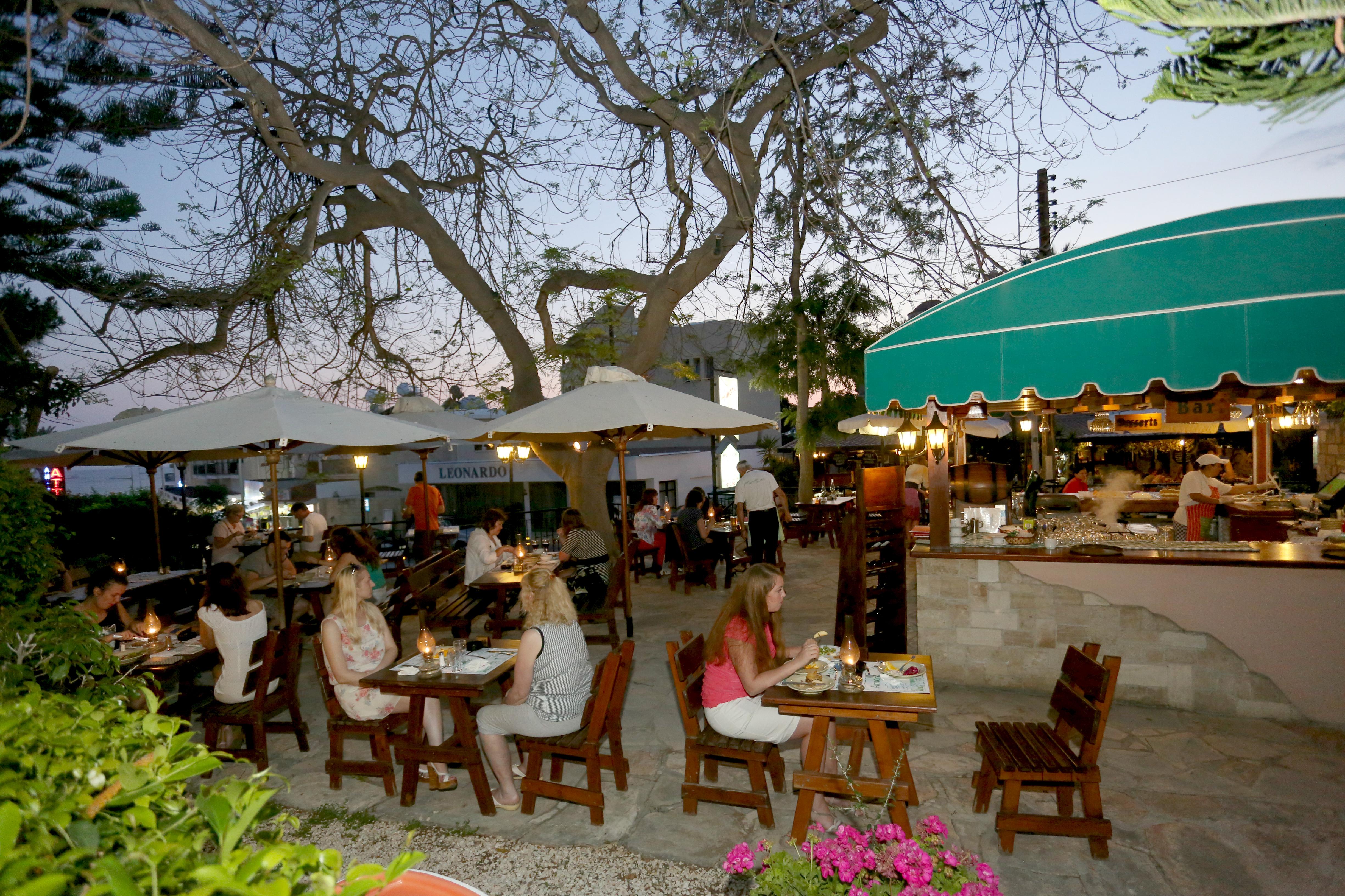 Dionysos Central Pafos Exterior foto